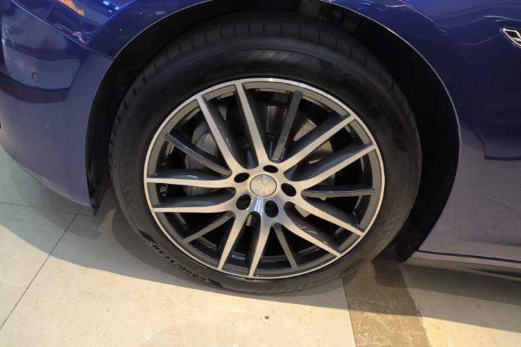 Used Maserati Ghibli 2019 3.0T Standard Version China VI Left Front Wheel Hub