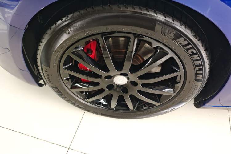 Used Maserati Ghibli 2019 3.0T Standard Version China VI Left Front Wheel Hub