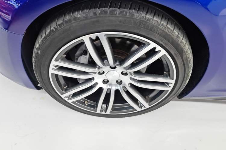 Used Maserati Ghibli 2019 3.0T Standard Version China V Emission Standard Left Front Wheel Hub