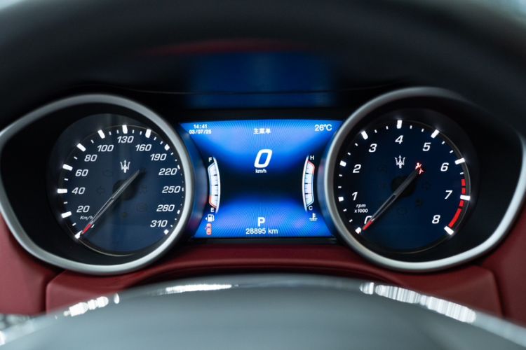 Used Maserati Ghibli 2019 3.0T Standard Version China V Emission Standard Odometer Close Up