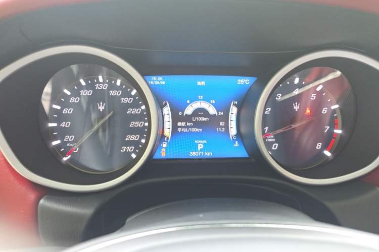 Used Maserati Ghibli 2019 3.0T Standard Version China V Emission Standard Odometer Close Up