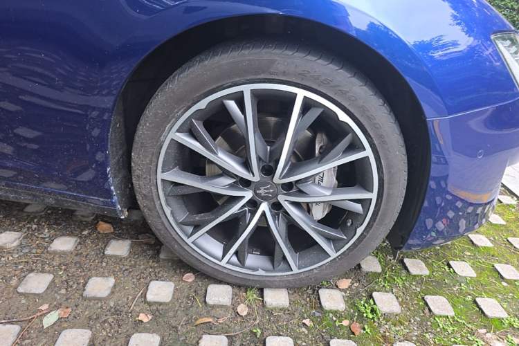 Used Maserati Ghibli 2019 3.0T Standard Version China V Emission Standard Right Front Wheel Hub