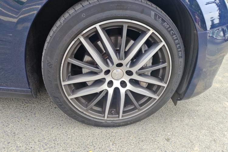 Used Maserati Ghibli 2019 3.0T Standard Version China VI Right Front Wheel Hub