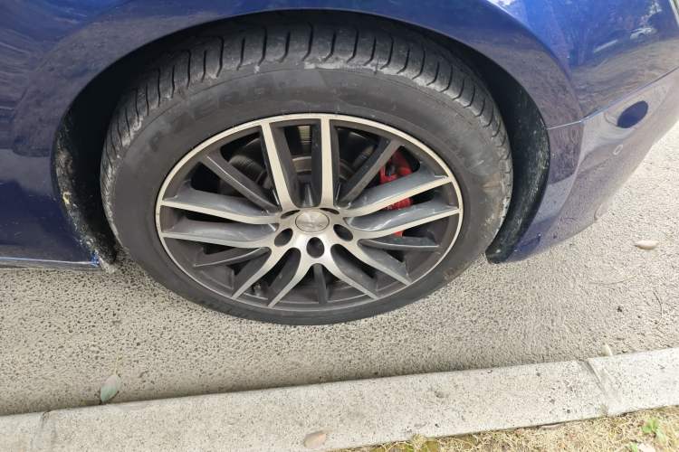 Used Maserati Ghibli 2019 3.0T Standard Version China V Emission Standard Right Front Wheel Hub