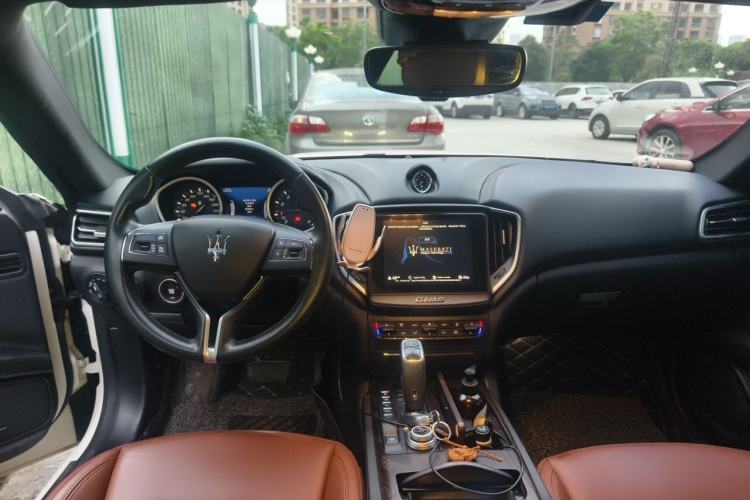 Used Maserati Ghibli 2019 3.0T Luxury Edition China VI Standard Center Console