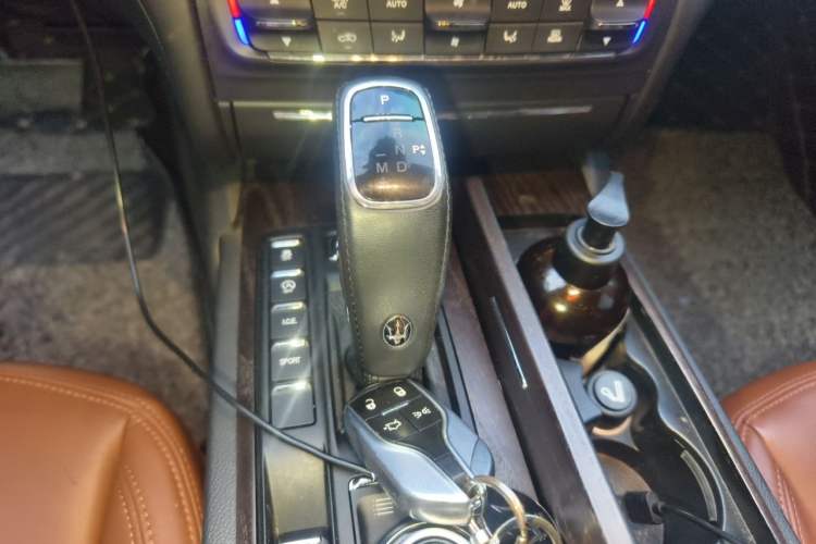 Used Maserati Ghibli 2019 3.0T Luxury Edition China VI Standard Gear Lever