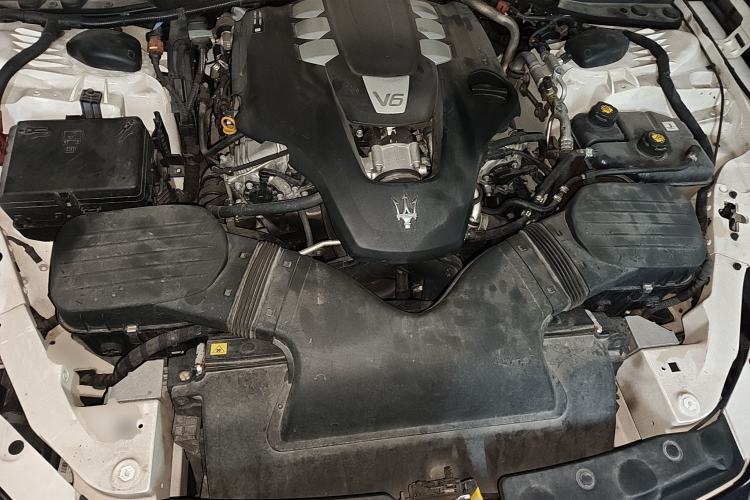Used Maserati Ghibli 2019 3.0T Standard Version China V Emission Standard Engine Bay