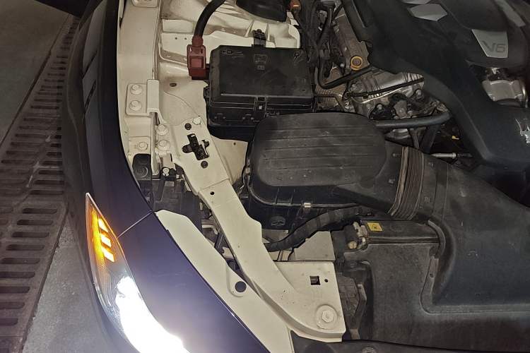 Used Maserati Ghibli 2019 3.0T Standard Version China V Emission Standard Engine Bay Right