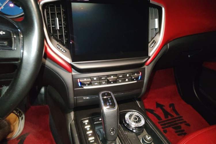 Used Maserati Ghibli 2019 3.0T Standard Version China VI Audio And AC Panel