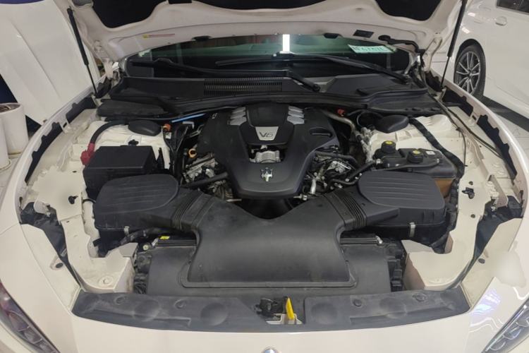 Used Maserati Ghibli 2019 3.0T Standard Version China VI Engine Bay