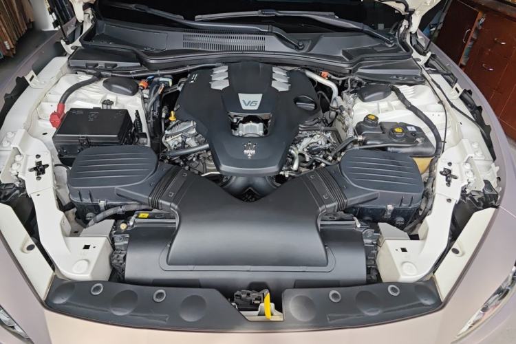 Used Maserati Ghibli 2019 3.0T Standard Version China VI Engine Bay