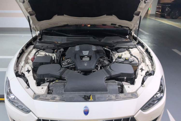 Used Maserati Ghibli 2019 3.0T Standard Version China V Emission Standard Engine Bay