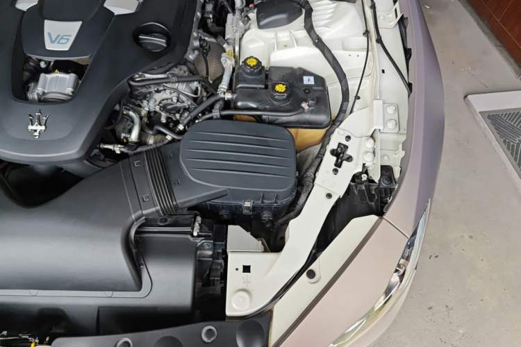 Used Maserati Ghibli 2019 3.0T Standard Version China VI Engine Bay Left