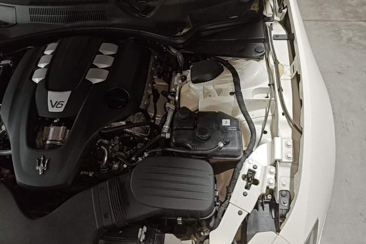 Used Maserati Ghibli 2019 3.0T Standard Version China V Emission Standard Engine Bay Left