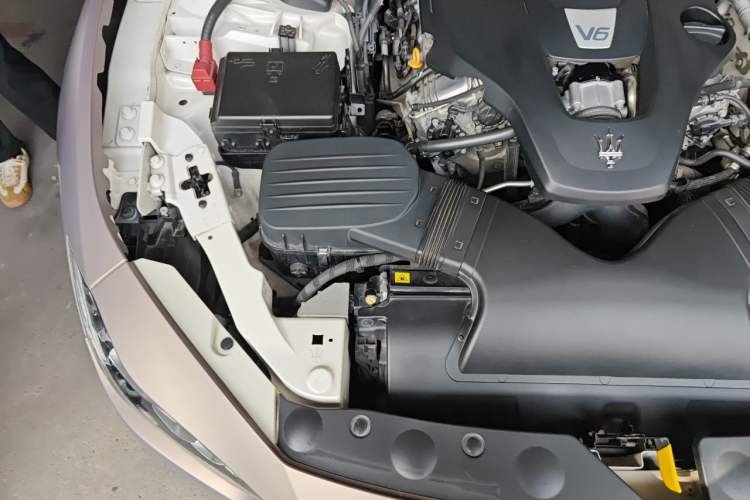 Used Maserati Ghibli 2019 3.0T Standard Version China VI Engine Bay Right
