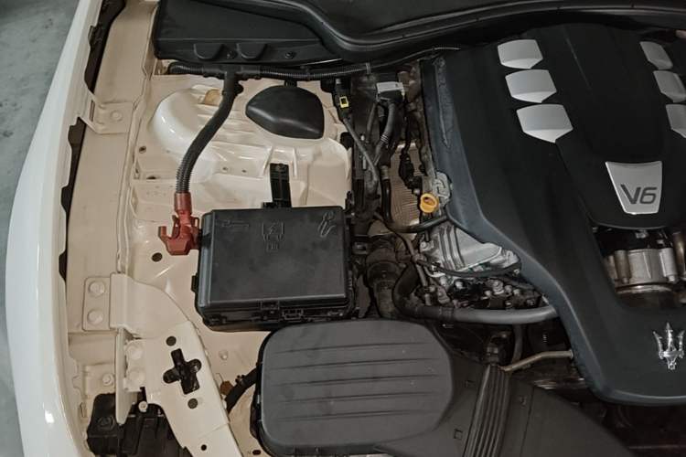 Used Maserati Ghibli 2019 3.0T Standard Version China V Emission Standard Engine Bay Right