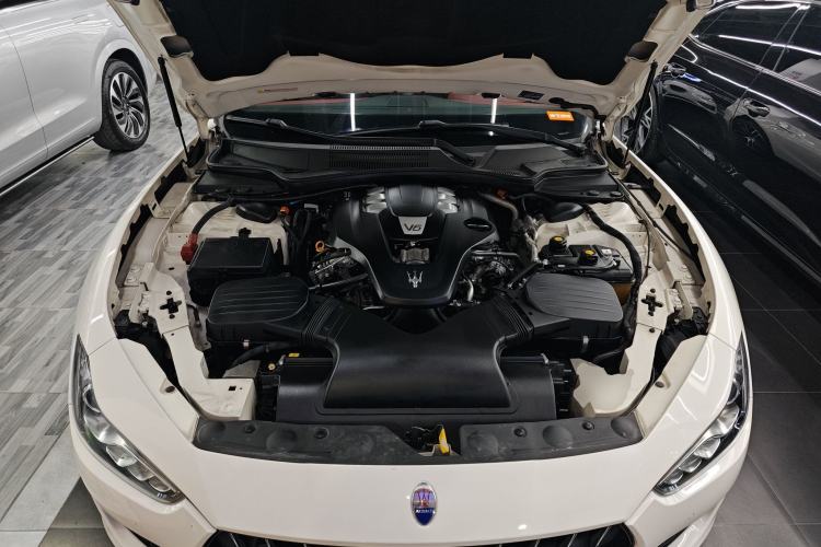 Used Maserati Ghibli 2019 3.0T Standard Version China VI Engine Bay