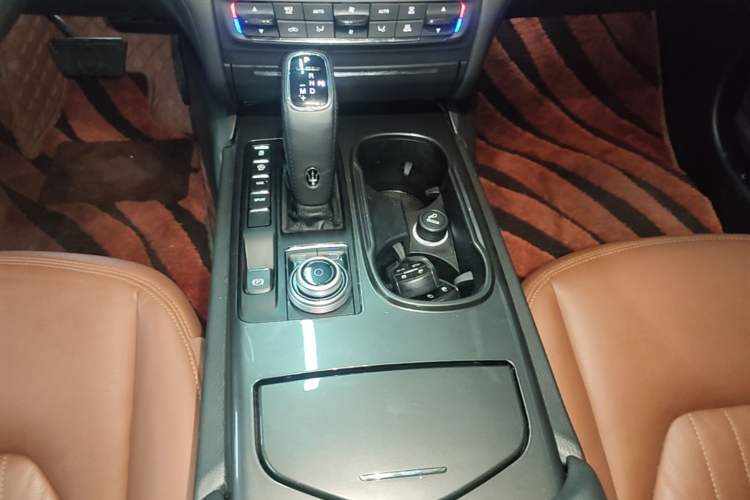 Used Maserati Ghibli 2019 3.0T Standard Version China VI Gear Lever