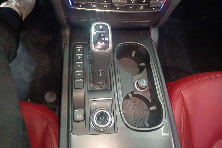 Used Maserati Ghibli 2019 3.0T Standard Version China VI Gear Lever