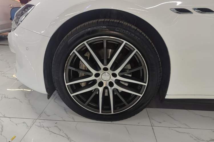 Used Maserati Ghibli 2019 3.0T Standard Version China VI Left Front Wheel Hub