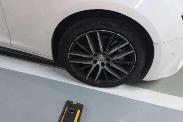 Used Maserati Ghibli 2019 3.0T Standard Version China V Emission Standard Right Front Wheel Hub