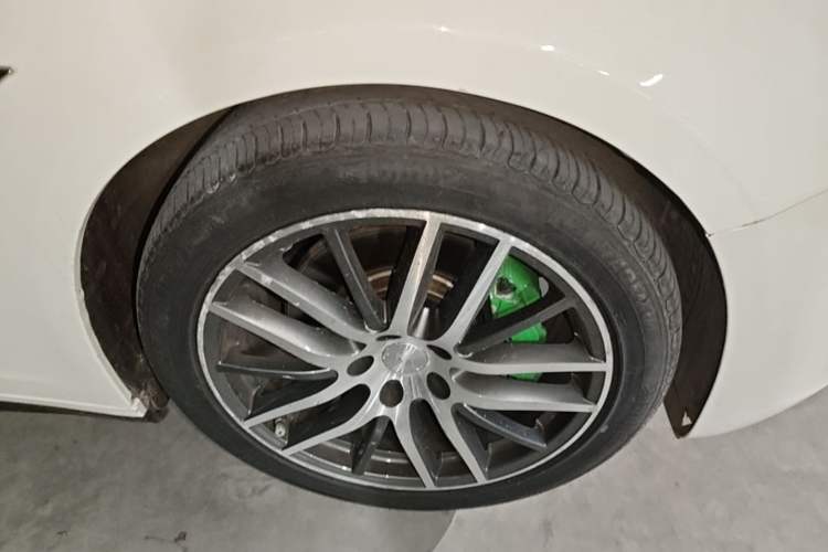 Used Maserati Ghibli 2019 3.0T Standard Version China V Emission Standard Right Front Wheel Hub