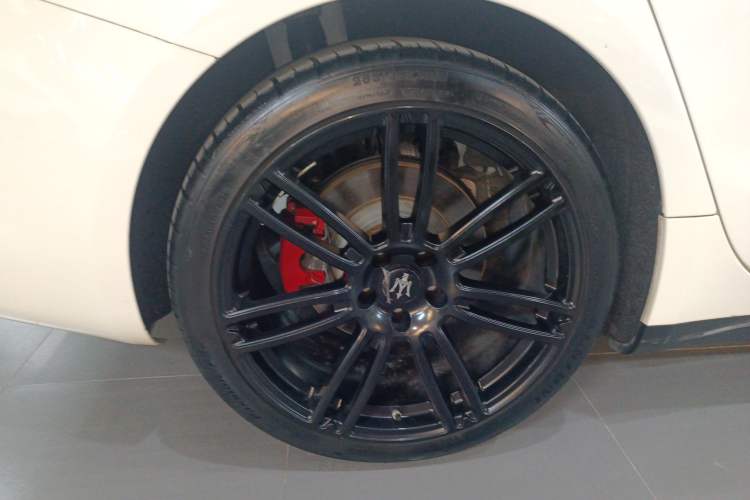 Used Maserati Ghibli 2019 3.0T Standard Version China VI Right Rear Wheel Hub