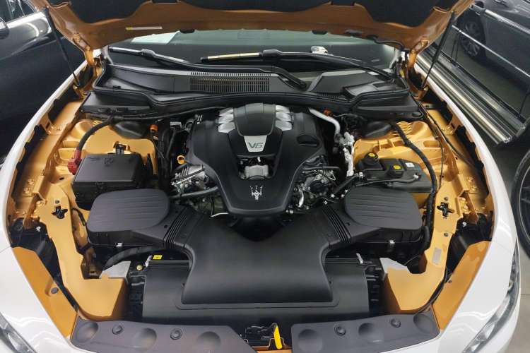 Used Maserati Ghibli 2019 3.0T Standard Version China V Emission Standard Engine Bay