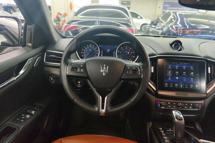 Used Maserati Ghibli 2019 3.0T Standard Version China V Emission Standard Steering Wheel