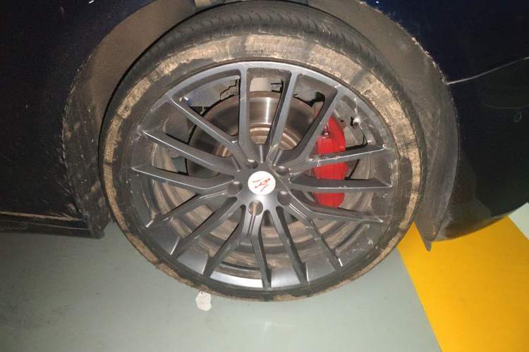 Used Maserati Ghibli 2020 3.0T Standard Edition Right Front Wheel Hub