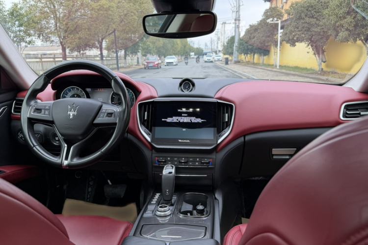 Used Maserati Ghibli 2021 2.0T Sharp Edition Audio And AC Panel