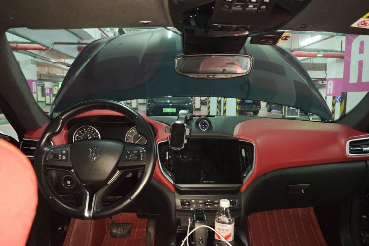 Used Maserati Ghibli 2021 2.0T Sharp Edition Center Console