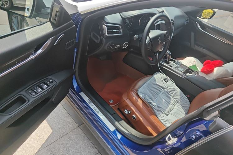 Used Maserati Ghibli 2021 2.0T Sharp Edition Driver Seat