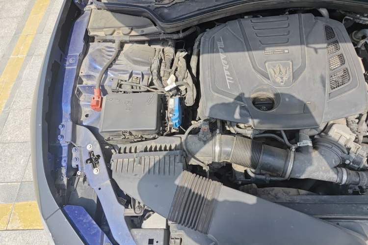 Used Maserati Ghibli 2021 2.0T Sharp Edition Engine Bay Right