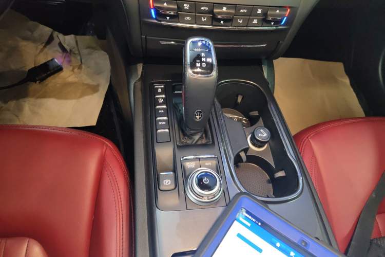 Used Maserati Ghibli 2021 2.0T Sharp Edition Gear Lever