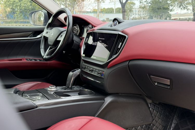 Used Maserati Ghibli 2021 2.0T Sharp Edition Interior 1