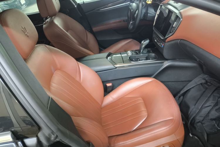 Used Maserati Ghibli 2021 2.0T Sharp Edition Right Front Seat