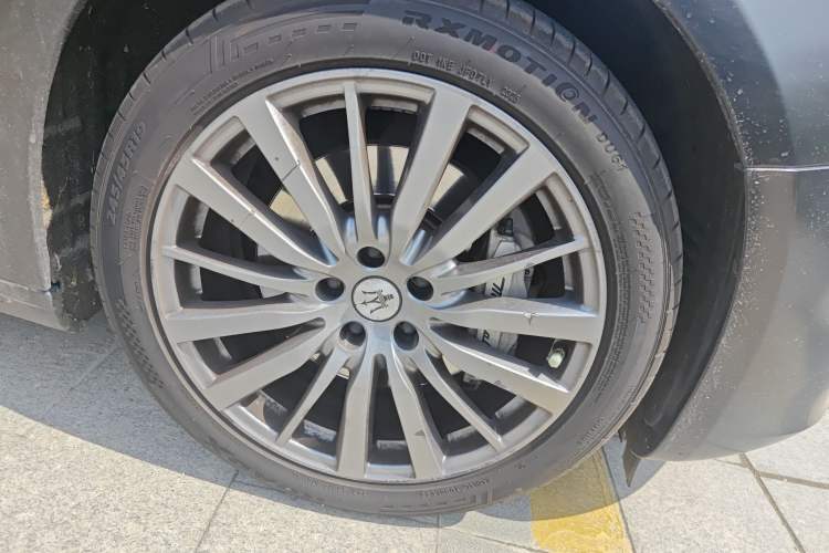 Used Maserati Ghibli 2021 2.0T Sharp Edition Right Front Wheel Hub
