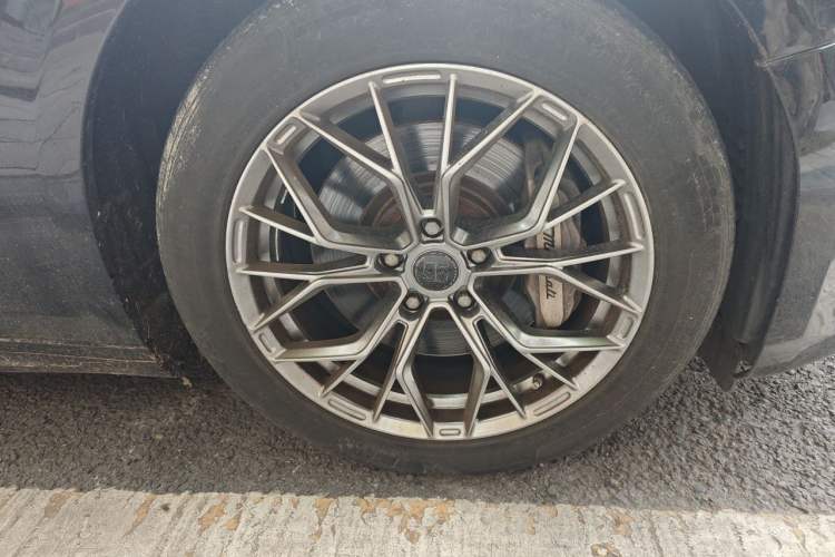 Used Maserati Ghibli 2021 2.0T Sharp Edition Right Front Wheel Hub