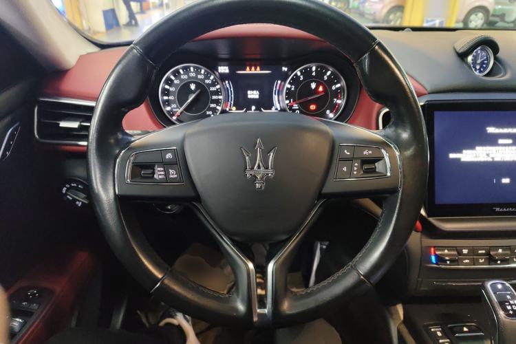 Used Maserati Ghibli 2021 2.0T Sharp Edition Steering Wheel