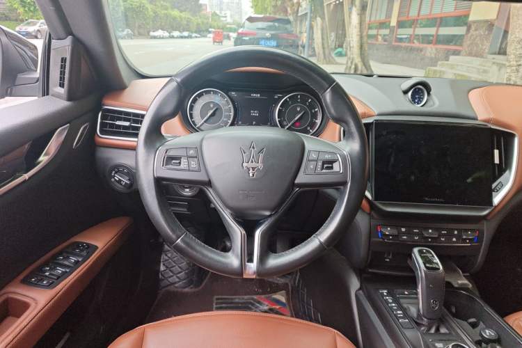 Used Maserati Ghibli 2021 2.0T Sharp Edition Steering Wheel