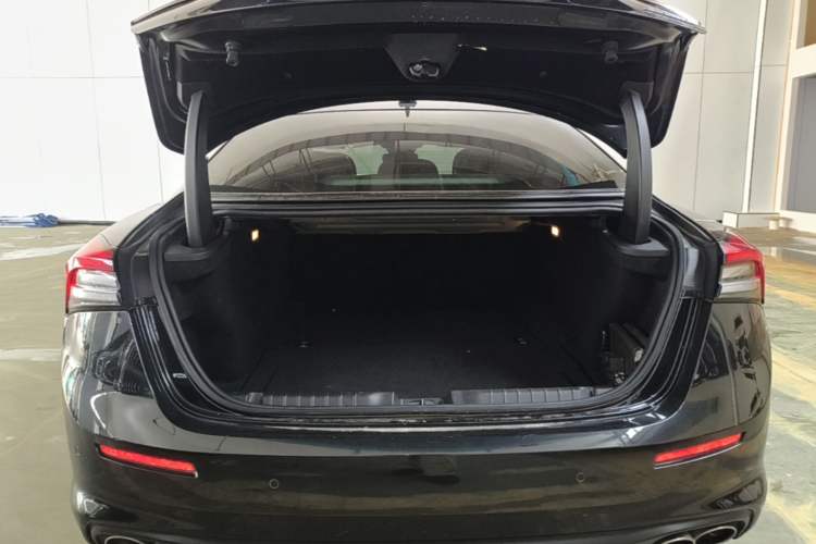 Used Maserati Ghibli 2021 2.0T Sharp Edition Trunk