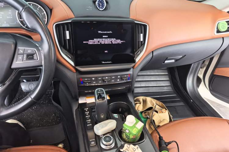 Used Maserati Ghibli 2021 2.0T Sharp Edition Audio And AC Panel