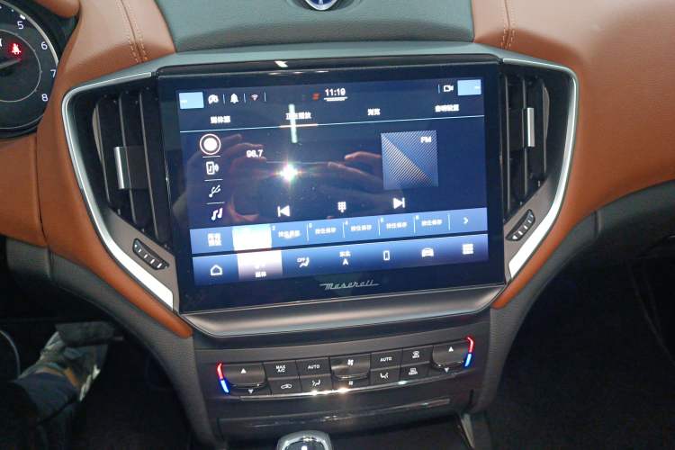 Used Maserati Ghibli 2021 2.0T Sharp Edition Audio And AC Panel