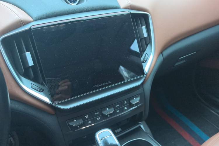 Used Maserati Ghibli 2021 2.0T Sharp Edition Audio And AC Panel