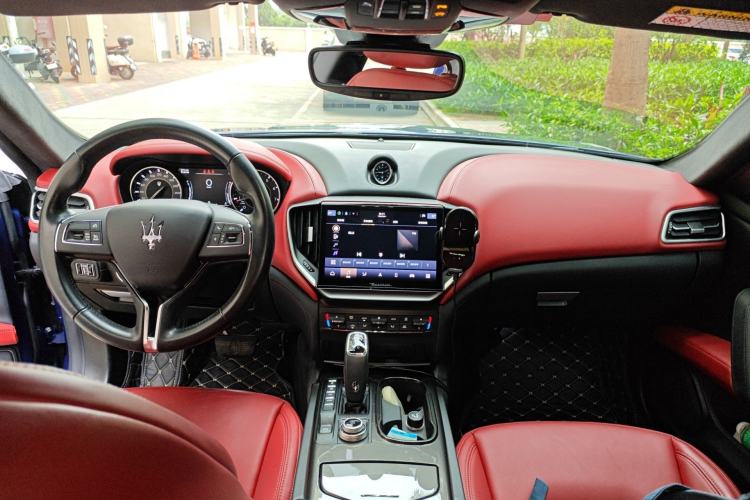 Used Maserati Ghibli 2021 2.0T Sharp Edition Center Console