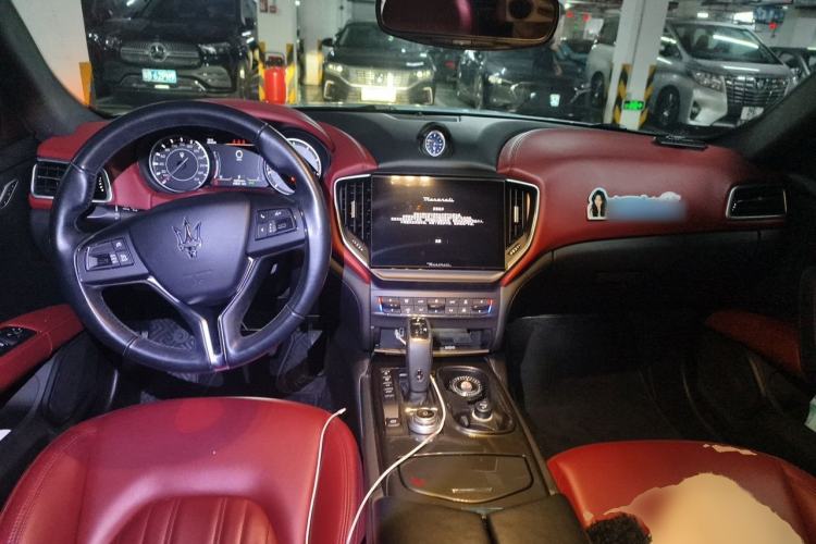 Used Maserati Ghibli 2021 2.0T Sharp Edition Center Console