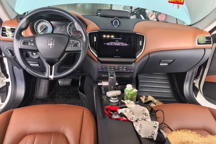 Used Maserati Ghibli 2021 2.0T Sharp Edition Center Console