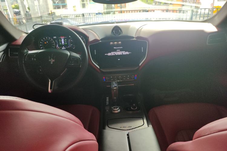 Used Maserati Ghibli 2021 2.0T Sharp Edition Center Console