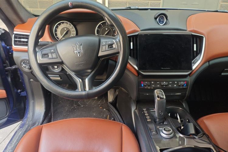 Used Maserati Ghibli 2021 2.0T Sharp Edition Center Console